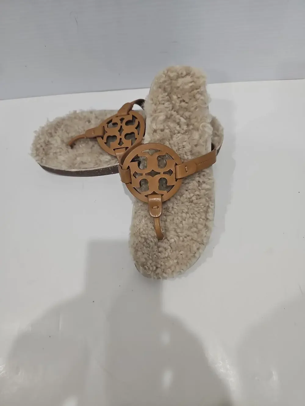 TORY BURCH MILLER Cloud THONG SANDAL Shearling Caramel Corn/Buttermilk Sz 9.5